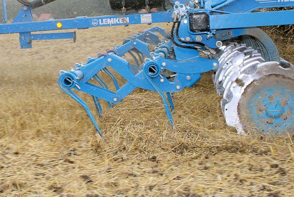 Selbstregelnder Strohstriegel - Pfluglos